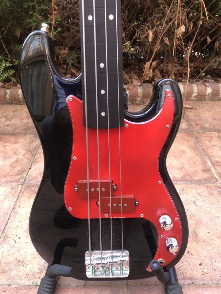 Bajo Fretless Escala Corta