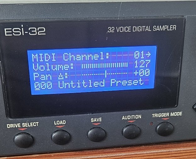 Sampler rack E-mu ESI-32 32 MB led display de segunda mano · Foto 3 de 8 · Sevilla · 153 €