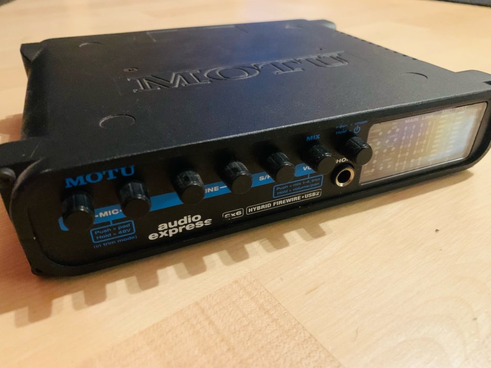 Interfaz de audio MOTU AudioExpress 6x6
