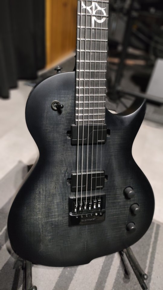 Guitarra barítona Solar GC1.6AFBB-27 NUEVA