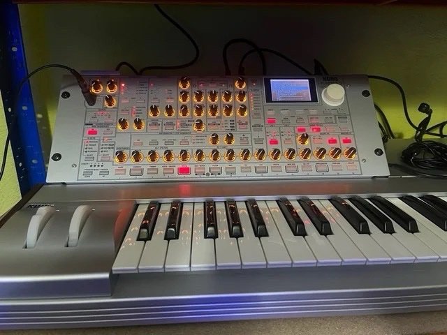 Korg Radias+teclado de segunda mano · Foto 1 de 4 · Gipuzkoa · 900 €
