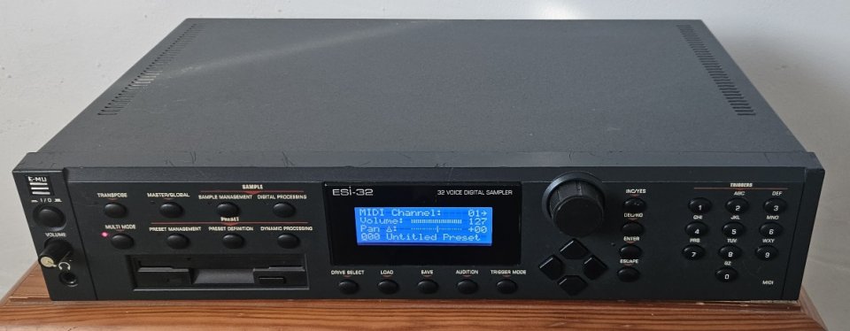 Sampler rack E-mu ESI-32 32 MB led display de segunda mano · Foto 4 de 8 · Sevilla · 153 €