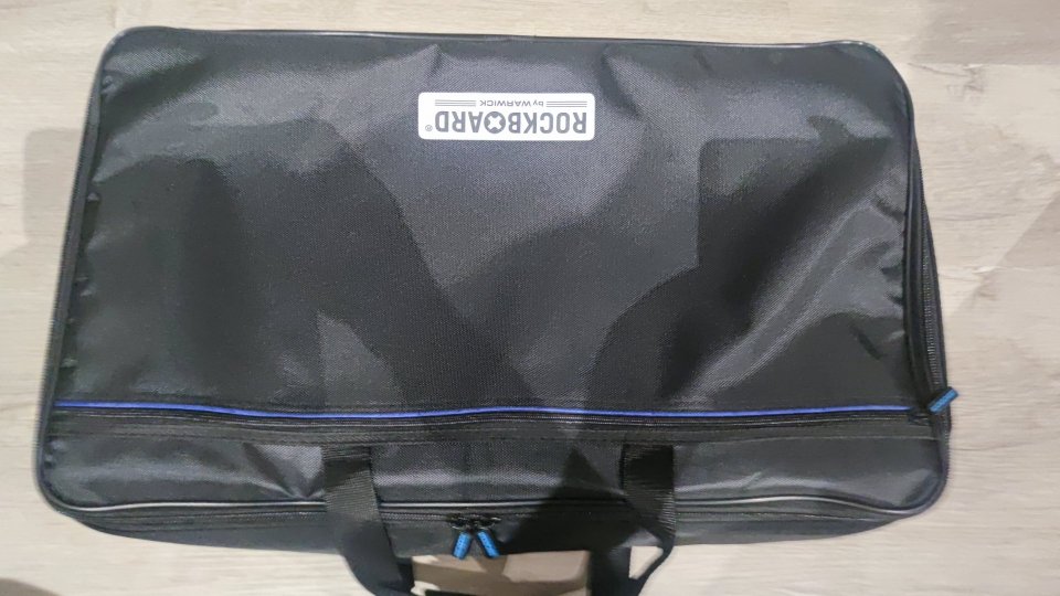 Rockboard Gigbag QUAD 4.2 + pedalboard de segunda mano · Foto 1 de 7 · Badajoz · 75 €