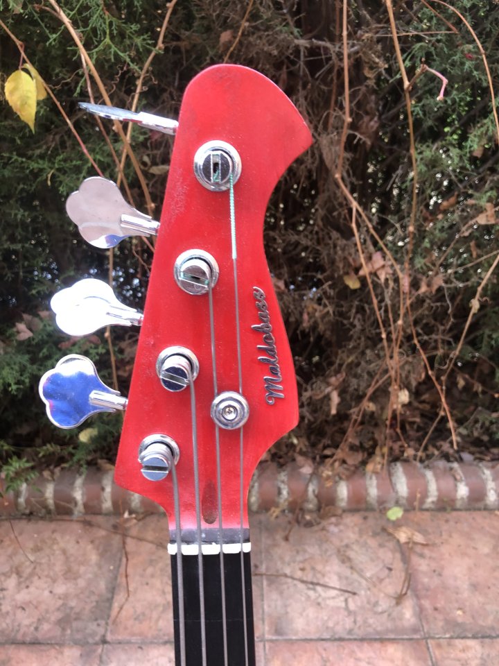 Bajo Fretless Escala Corta