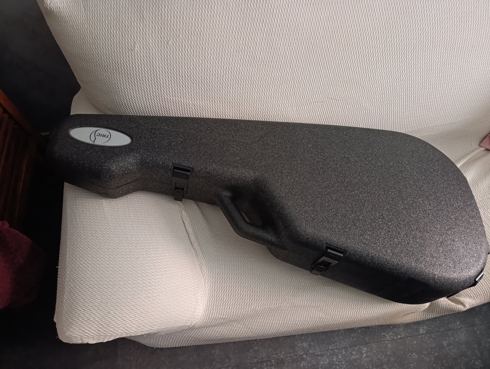 Guitarra Godin 5th Avenue Kingpin II de segunda mano · Foto 8 de 8 · Granada · 700 €