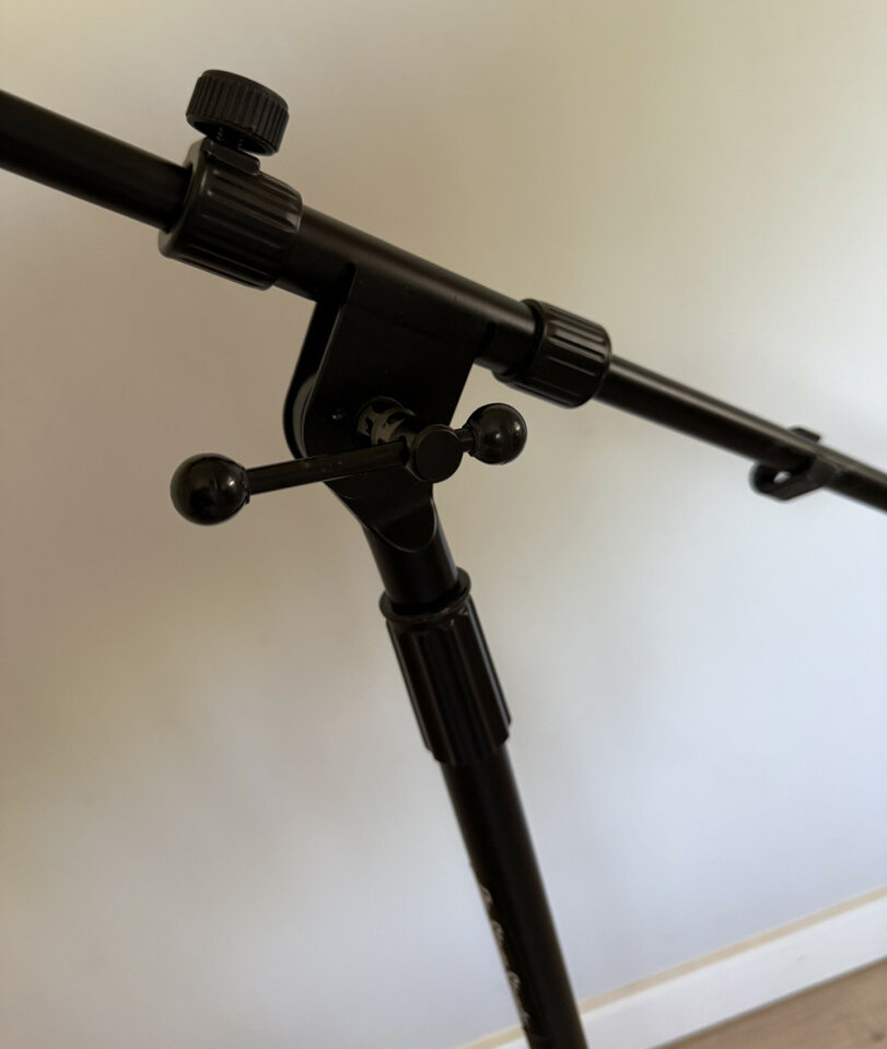 Soporte de Micrófono On Stage-MS7701B Euro Boom NUEVO