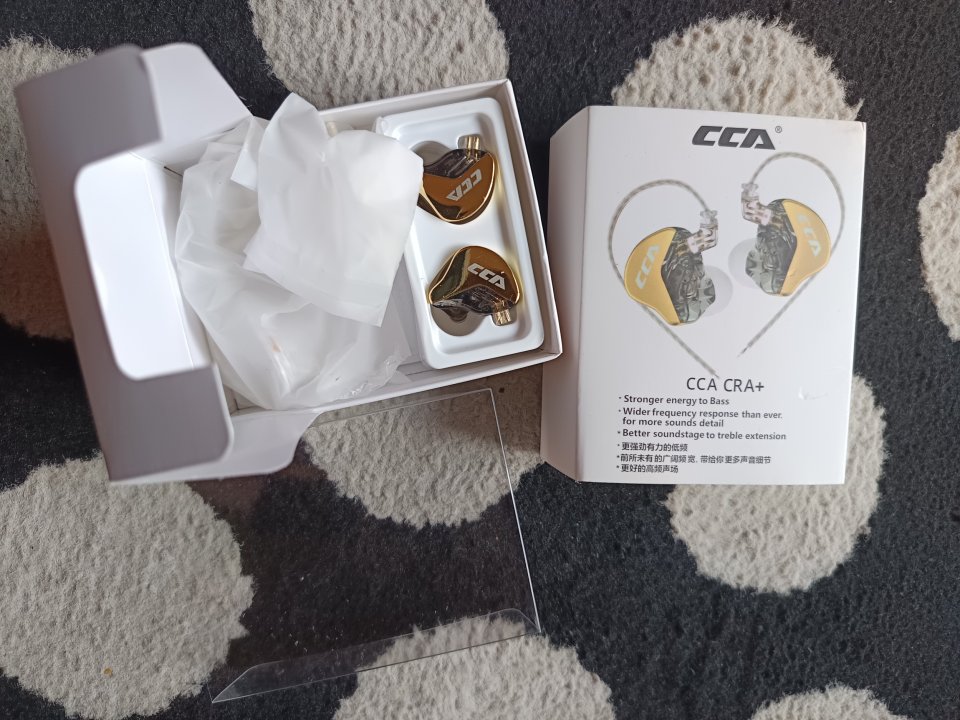 Monitores In-ear CCA CRA+ Dorados de segunda mano · Foto 1 de 5 · Bizkaia · 12 €