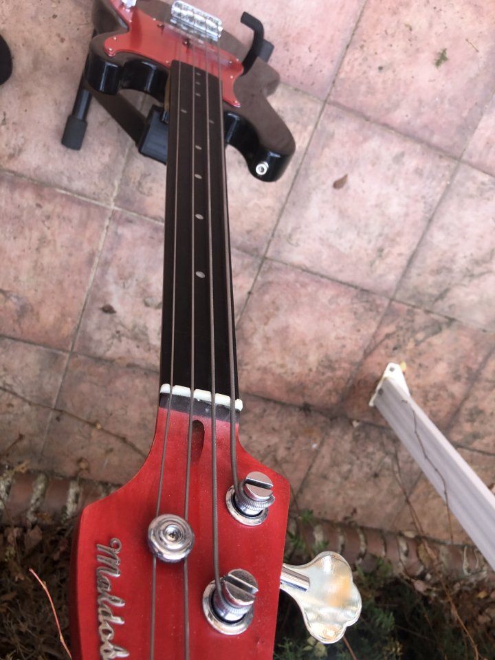 Bajo Fretless Escala Corta