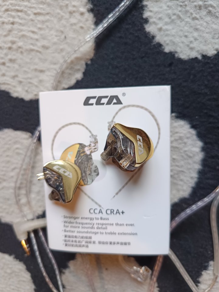 Monitores In-ear CCA CRA+ Dorados de segunda mano · Foto 2 de 5 · Bizkaia · 12 €