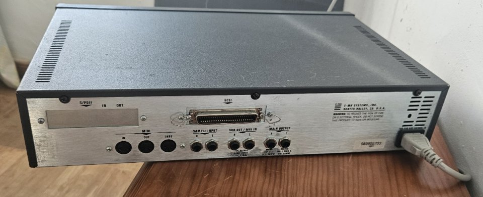 Sampler rack E-mu ESI-32 32 MB led display de segunda mano · Foto 7 de 8 · Sevilla · 153 €