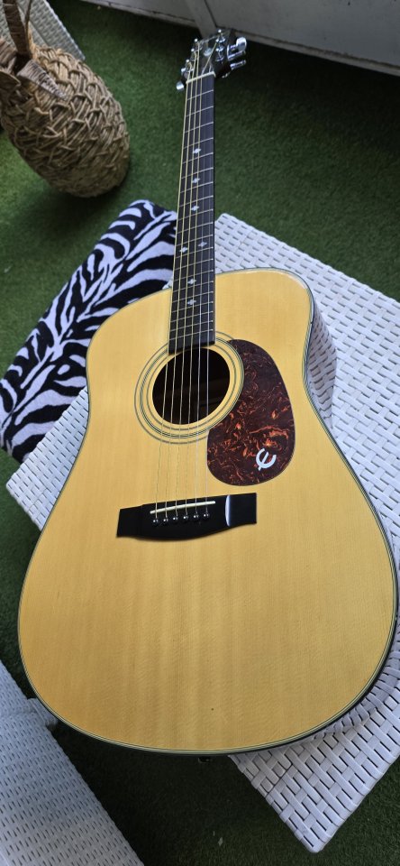 Epiphone Acústica de segunda mano · Foto 10 de 10 · Madrid · 180 €