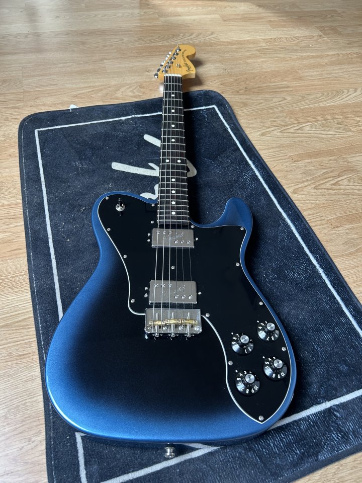 Fender American Prodesional II Telecater (2.025) RICKENBACKER de segunda mano · Foto 1 de 10 · Valencia
