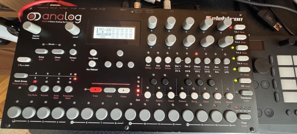 Vendo Elektron Analog Four MKI