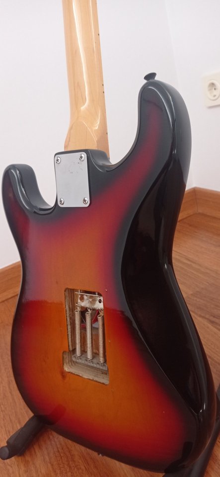 Guitarra eléctrica coreana antigua de segunda mano · Foto 5 de 7 · Cuenca · 130 €