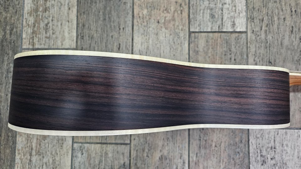 Guitarra para zurdos Dowina. Serie Vintage Cabernet. Modelo Bonavida