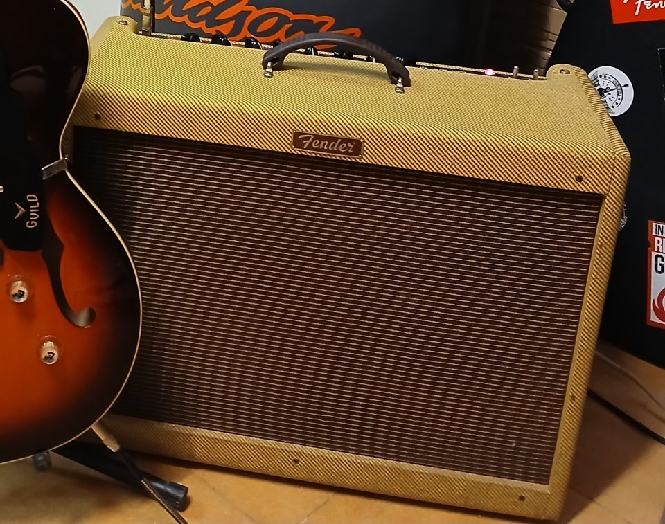 Fender Blues Delux con Celestion G12 neo Creamback de segunda mano · Foto 1 de 4 · Valencia · 600 €