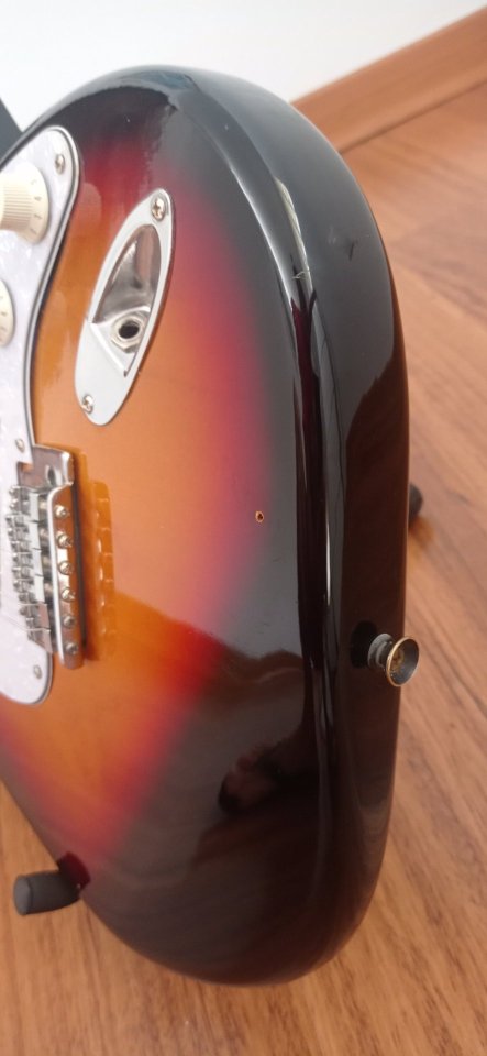 Guitarra eléctrica coreana antigua de segunda mano · Foto 7 de 7 · Cuenca · 130 €