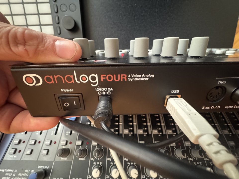 Vendo Elektron Analog Four MKI