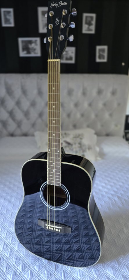 Guitarra Acústica Harley Benton de segunda mano · Foto 1 de 10 · Madrid · 55 €