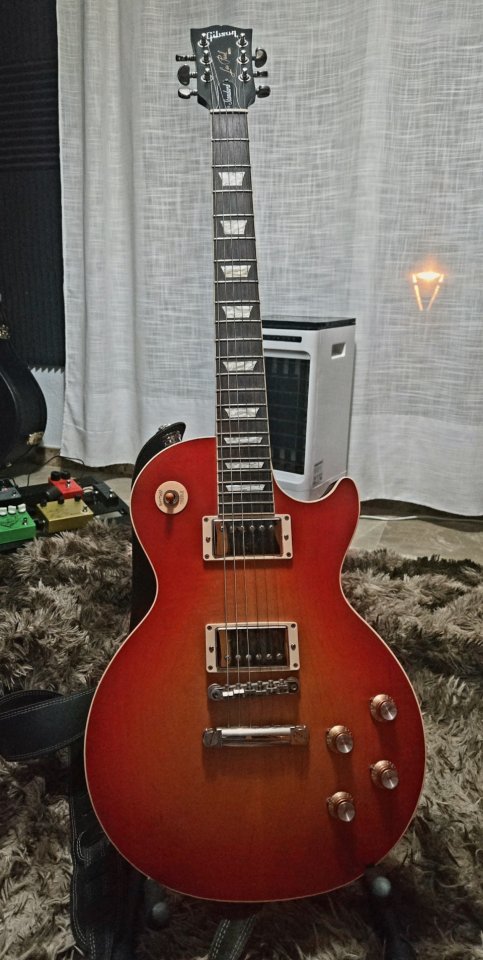 Gibson Les Paul Standard 60s Faded Vintage Cherry Sunburst. de segunda mano · Foto 2 de 5 · Málaga · 1800 €