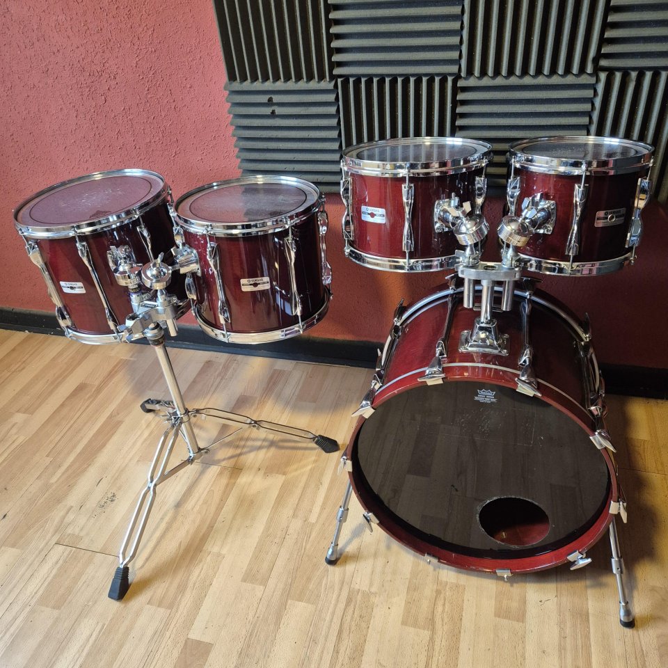 Batería YAMAHA 9000 Recording Custom 20" 10" 12" 13" 14" Cherry Wood de segunda mano · Foto 1 de 5 · Cantabria · 2750 €