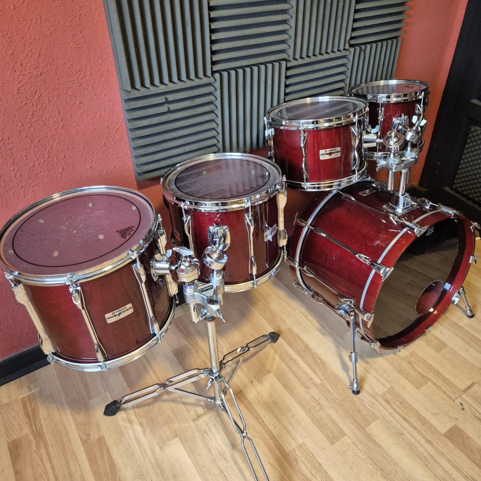 Batería YAMAHA 9000 Recording Custom 20" 10" 12" 13" 14" Cherry Wood de segunda mano · Foto 2 de 5 · Cantabria · 2750 €