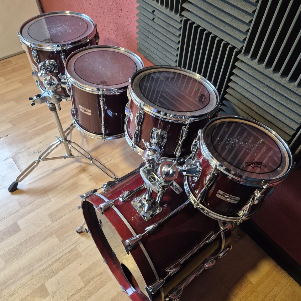 Batería YAMAHA 9000 Recording Custom 20" 10" 12" 13" 14" Cherry Wood de segunda mano · Foto 3 de 5 · Cantabria · 2750 €