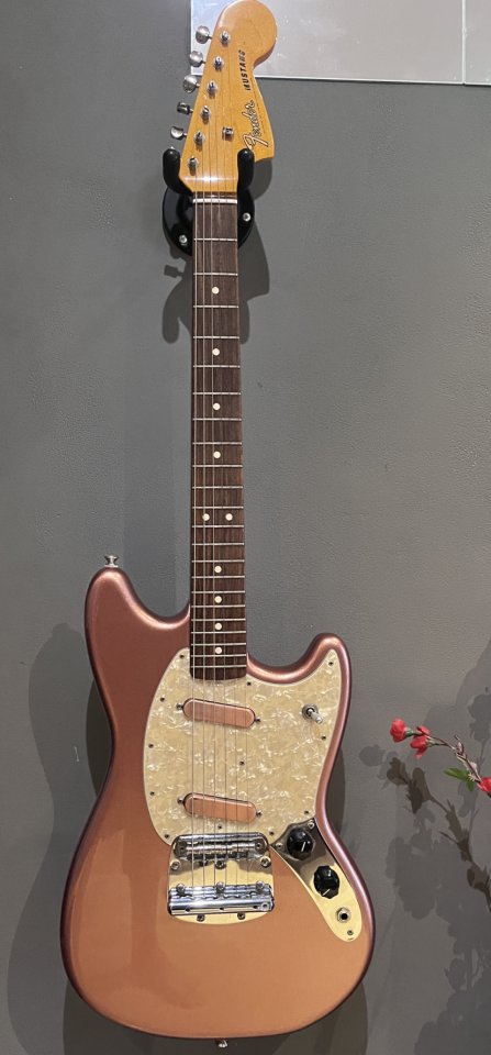 Fender Mustang American Performer – Johnny Marr de segunda mano · Foto 1 de 6 · Barcelona · 1450 €