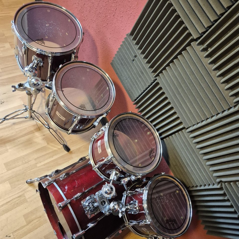 Batería YAMAHA 9000 Recording Custom 20" 10" 12" 13" 14" Cherry Wood de segunda mano · Foto 4 de 5 · Cantabria · 2750 €