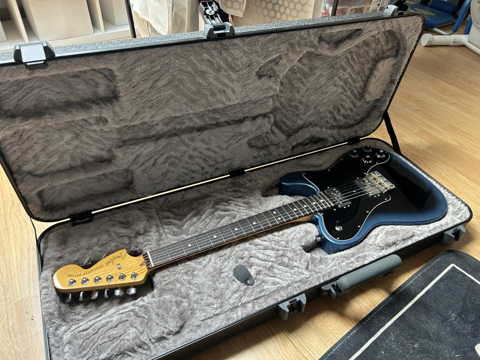 Fender American Prodesional II Telecater (2.025) RICKENBACKER de segunda mano · Foto 9 de 10 · Valencia