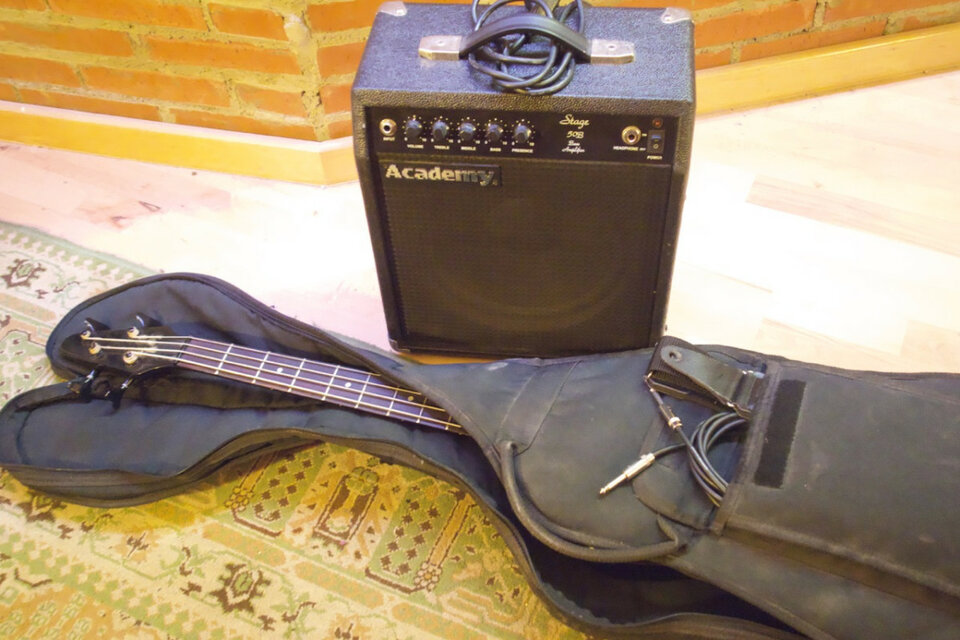 Bajo y amplificador
