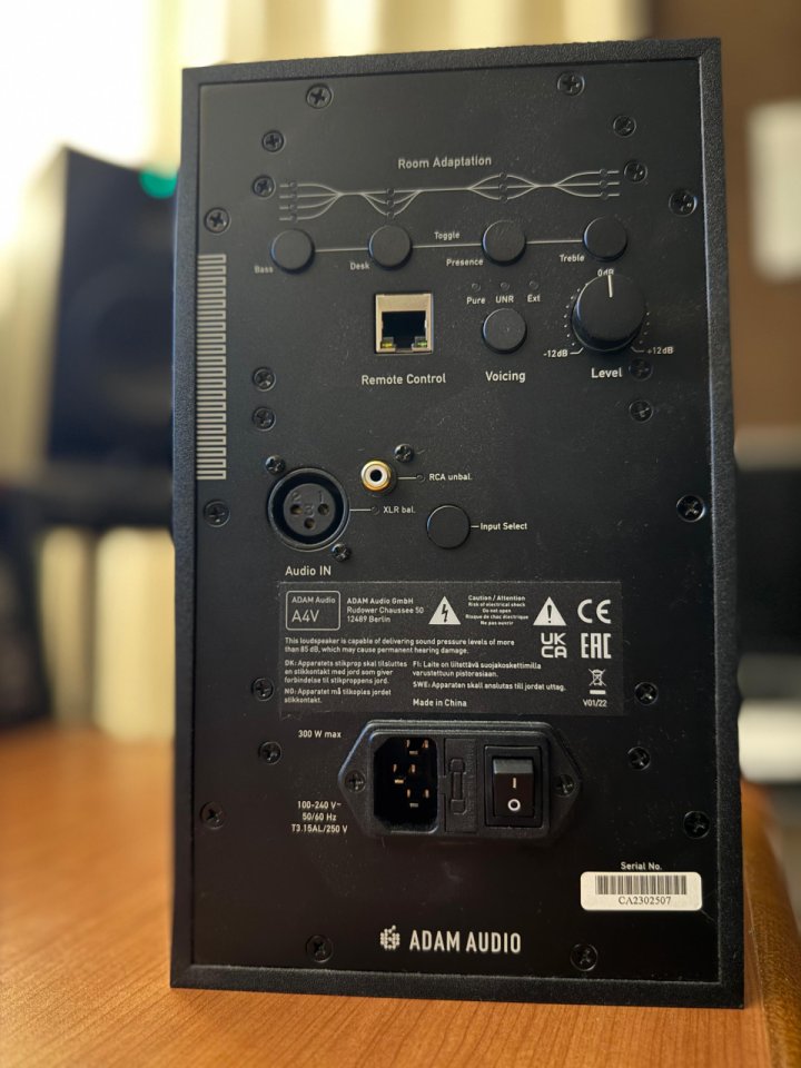 ADAM Audio A4V (monitores Activos)