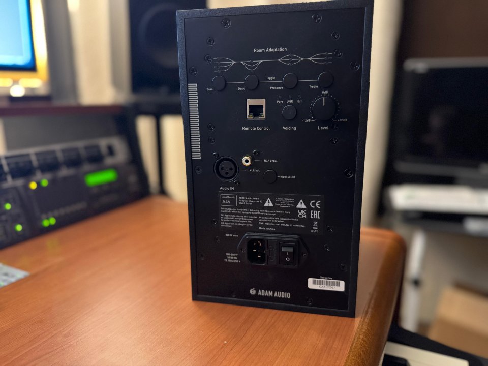 ADAM Audio A4V (monitores Activos)
