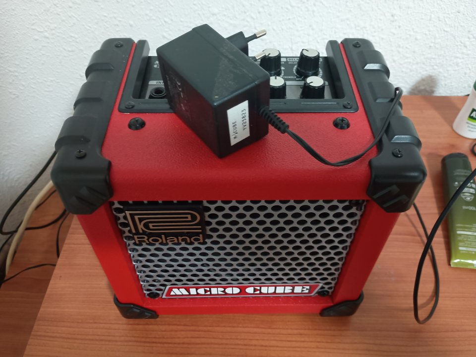 Roland Micro Cube Rojo