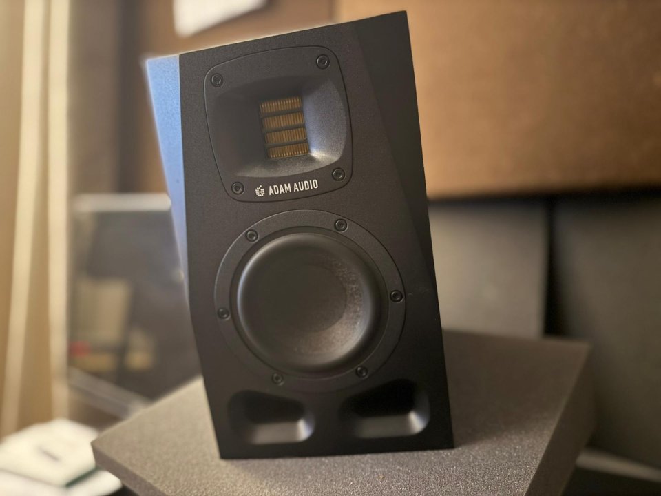 ADAM Audio A4V (monitores Activos)