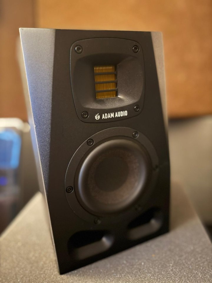ADAM Audio A4V (monitores Activos)