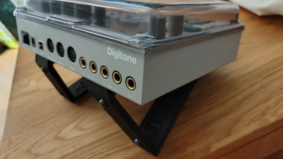Elektron digitone 25 aniversario edición limitada de segunda mano · Foto 1 de 2 · Cádiz · 500 €