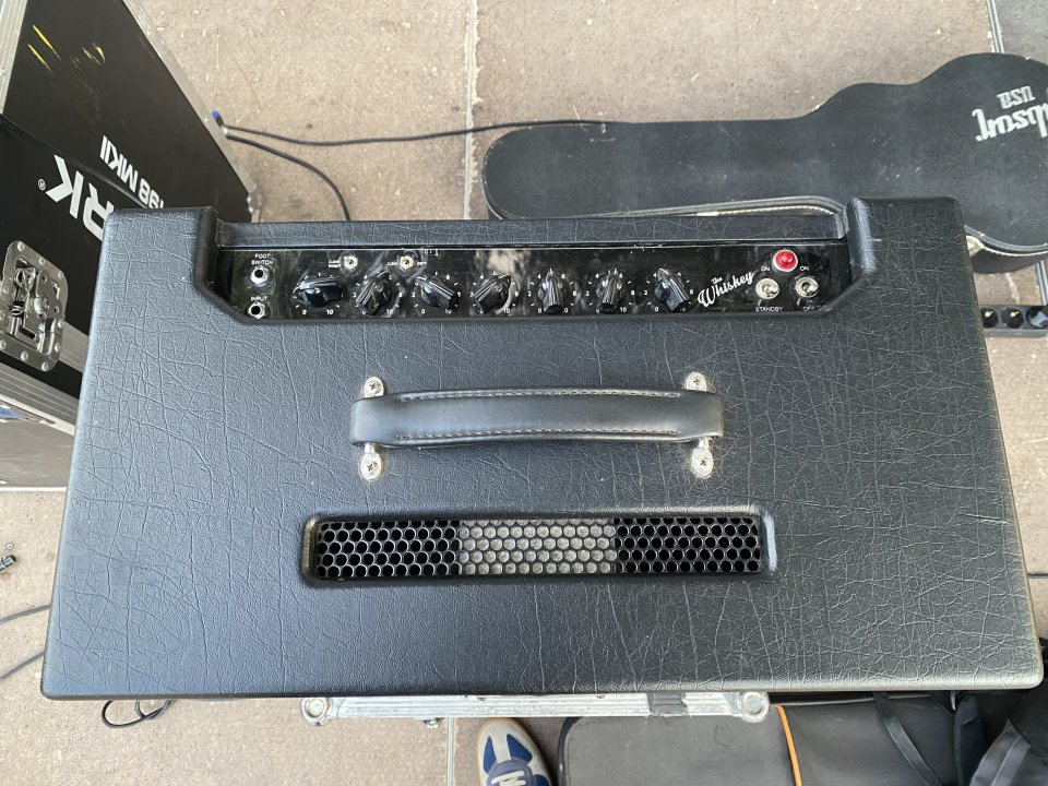 65 amps Whiskey combo (vendo-cambio)