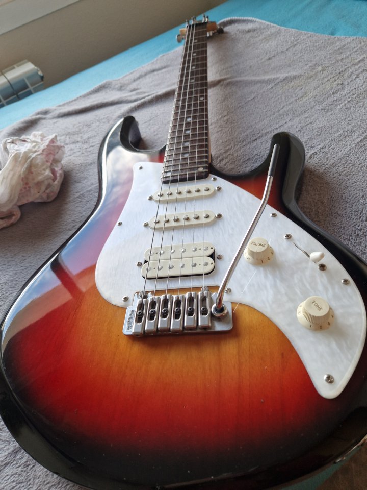 Vendo guitarra electrica Saehan