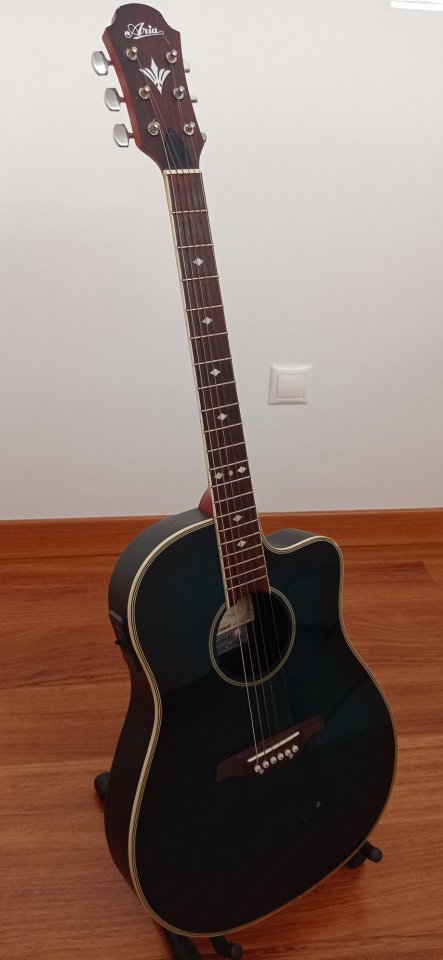 Guitarra electroacústica Aria de segunda mano · Foto 3 de 10 · Cuenca · 150 €