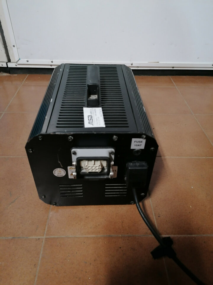 Cañón de seguimiento FAL Scala 1200 con flightcase y trípode