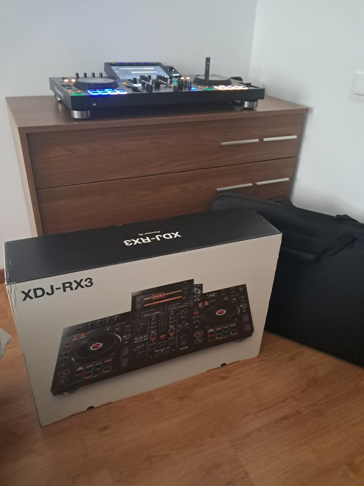 Pioneer XDJ-RX3 + UDG Creator  XDJ-RX3 + Cascos SENNHEISER HD 25 LIGHT