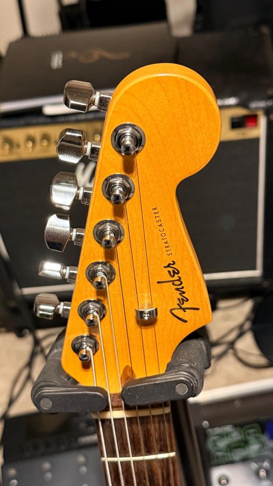 Fender American Ultra Stratocaster HSS de segunda mano · Foto 8 de 9 · Cáceres · 2000 €