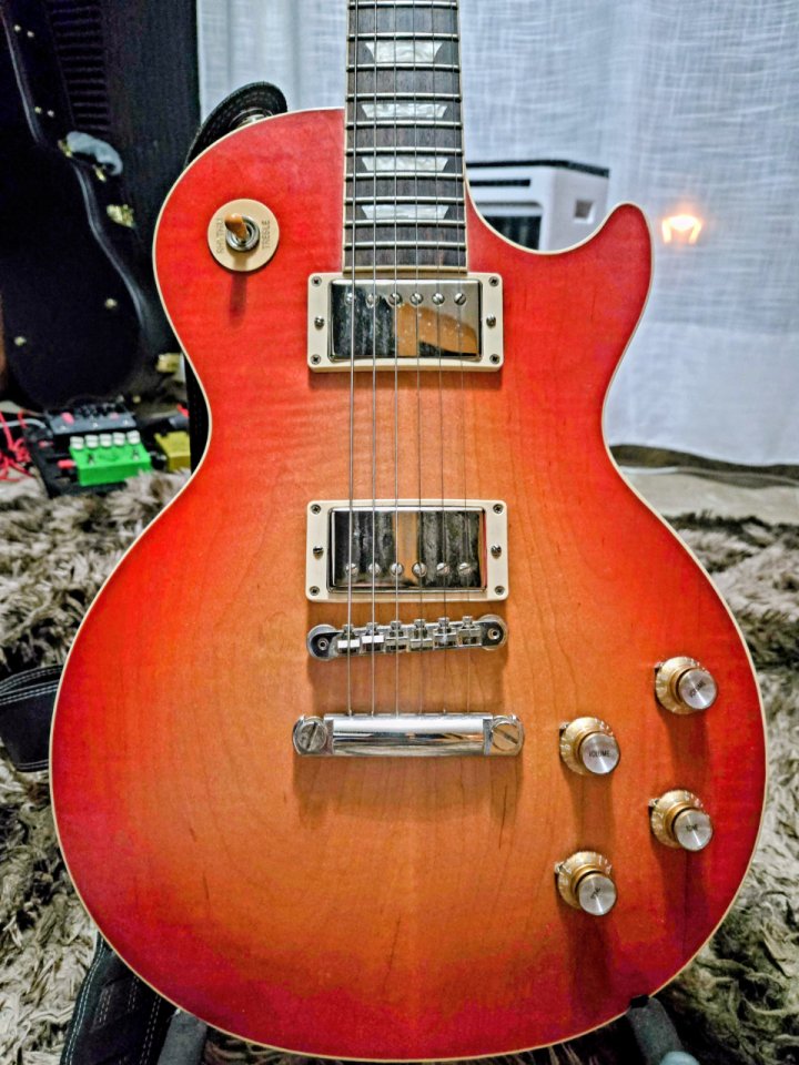 Gibson Les Paul Standard 60s Faded Vintage Cherry Sunburst. de segunda mano · Foto 3 de 5 · Málaga · 1800 €