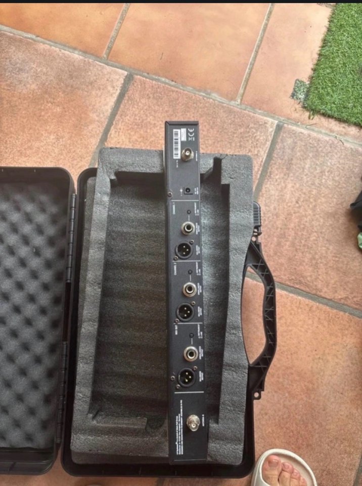 Receptor inalámbrico doble LD Systems U506 R2 con antenas, cables y maletín de segunda mano · Foto 4 de 6 · Cádiz · 160 €