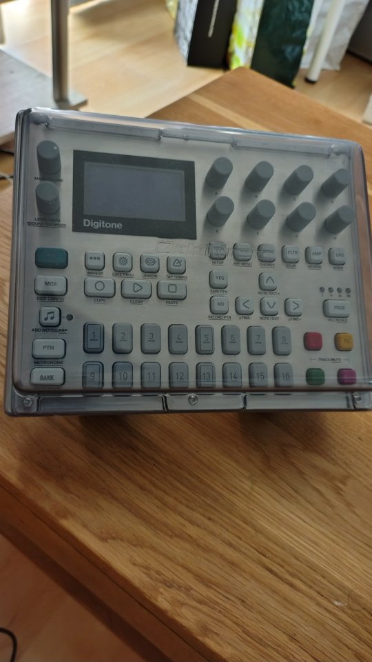 Elektron digitone 25 aniversario edición limitada de segunda mano · Foto 2 de 2 · Cádiz · 500 €