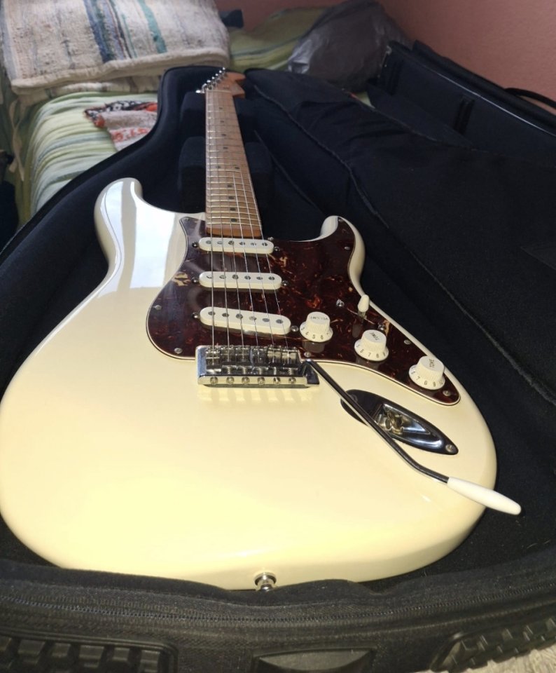 Fender stratocaster deluxe road worn ,2007, texas specials.funda fender  deluxe.