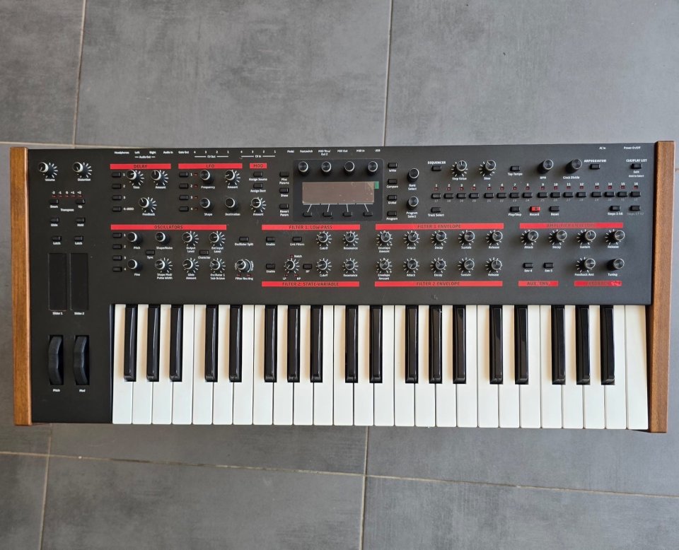 Vendo Dave Smith Instruments Pro 2 Keyboard Synthesizer de segunda mano · Foto 1 de 6 · Barcelona · 1350 €