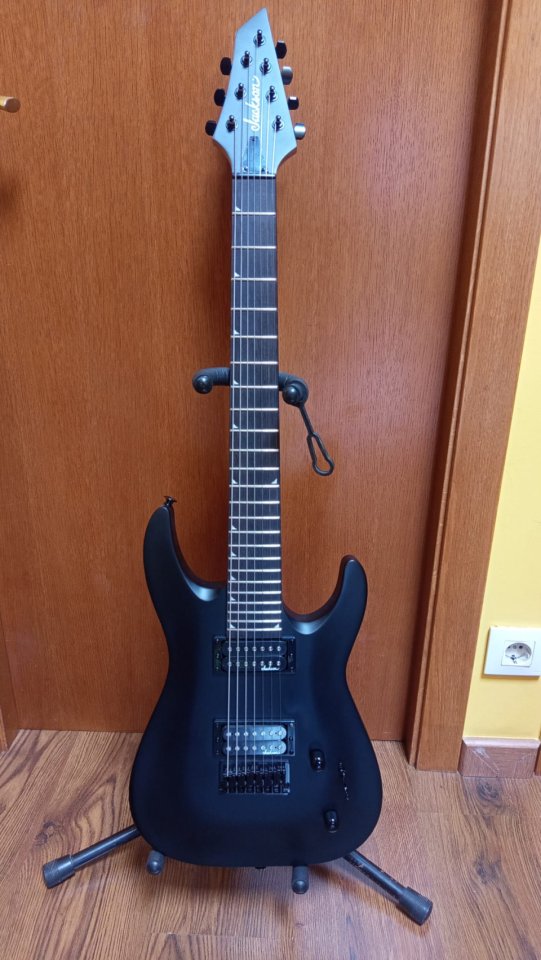 Jackson JS22-7 Dinky Satin Black - 7 cuerdas