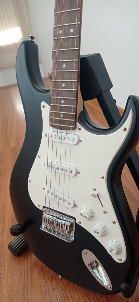 Guitarra eléctrica Cort Stratocaster G Series de segunda mano · Foto 1 de 2 · Cuenca · 80 €